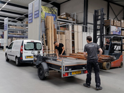 PontMeyer-drive-in-mannen-die-spullen-inladen.png PontMeyer-drive-in-mannen-die-spullen-inladen.png