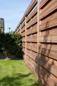 hardhouten tuinscherm
